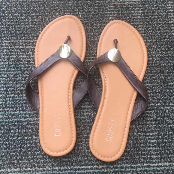 Toasti Shoes - Toasti Brand Sandals Brown w/ Gold Decoration Sz 9